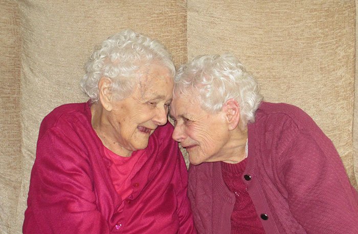 hermanas-gemelas-mas-mayores1